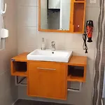 Gusto 4 Mit Pool Und Beheiztem Whirlpool Prázdninový dům *