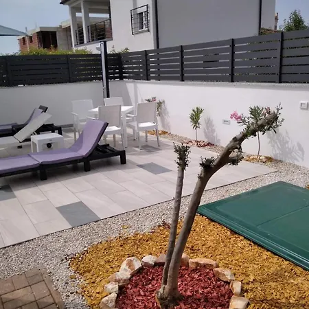 Gusto 4 Mit Pool Und Beheiztem Whirlpool *