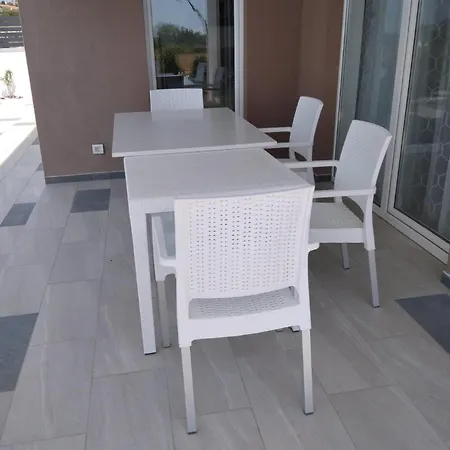 Gusto 4 Mit Pool Und Beheiztem Whirlpool *