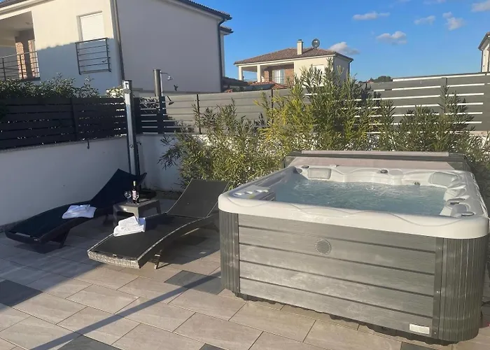 Gusto 4 Mit Pool Und Beheiztem Whirlpool * Vodnjan