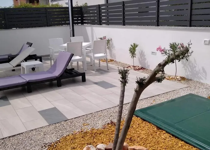 Gusto 4 Mit Pool Und Beheiztem Whirlpool *