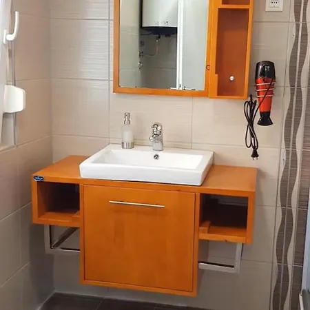 Gusto 4 Mit Pool Und Beheiztem Whirlpool Prázdninový dům *