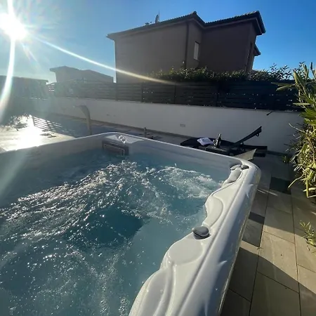 Feriehus Gusto 4 Mit Pool Und Beheiztem Whirlpool Vodnjan
