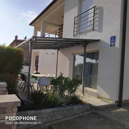 Gusto 4 Mit Pool Und Beheiztem Whirlpool