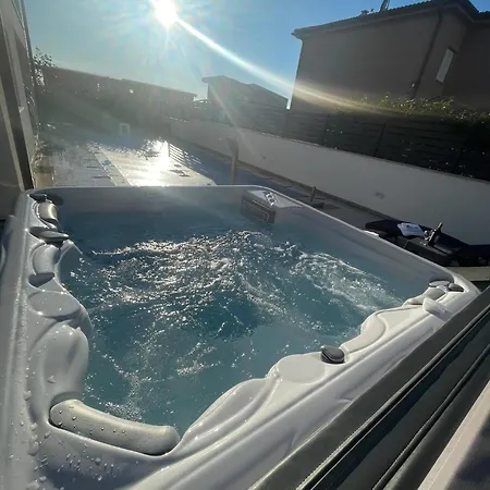 Gusto 4 Mit Pool Und Beheiztem Whirlpool *